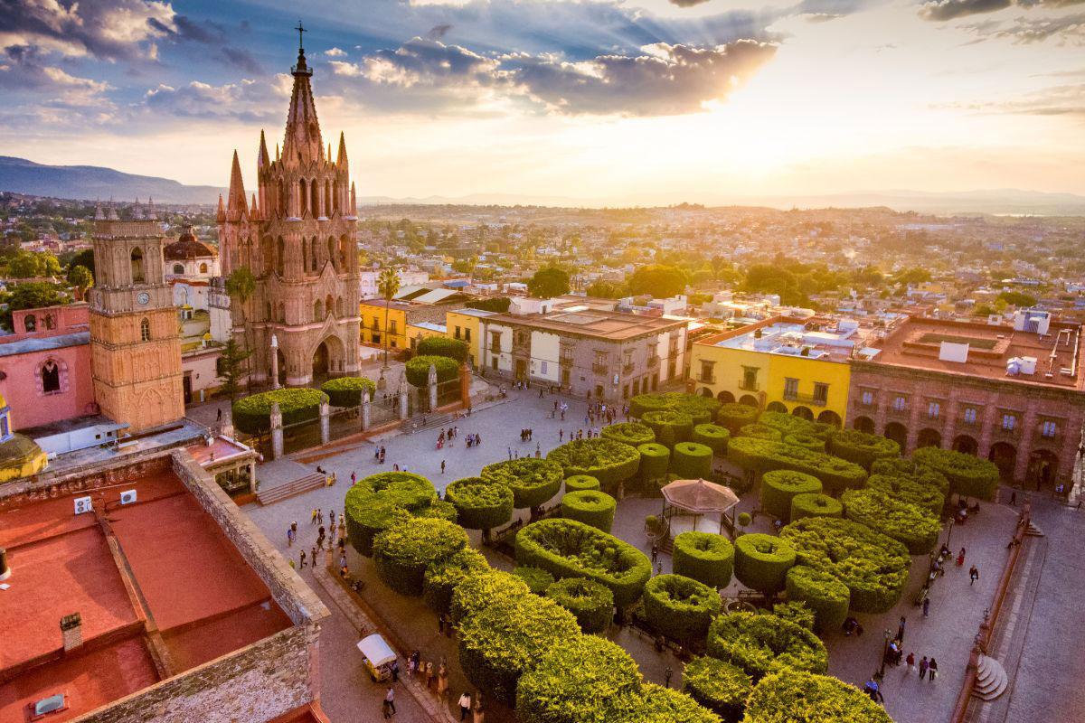 The Wedding Website of JAVI SANTOSCOY and adri BERNAL