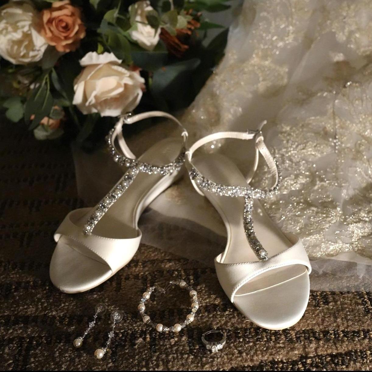 The Brides accoutrements👰‍♀️💐💍👡
