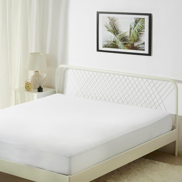 Amazon Basics Zippered Waterproof Mattress Encasement, King