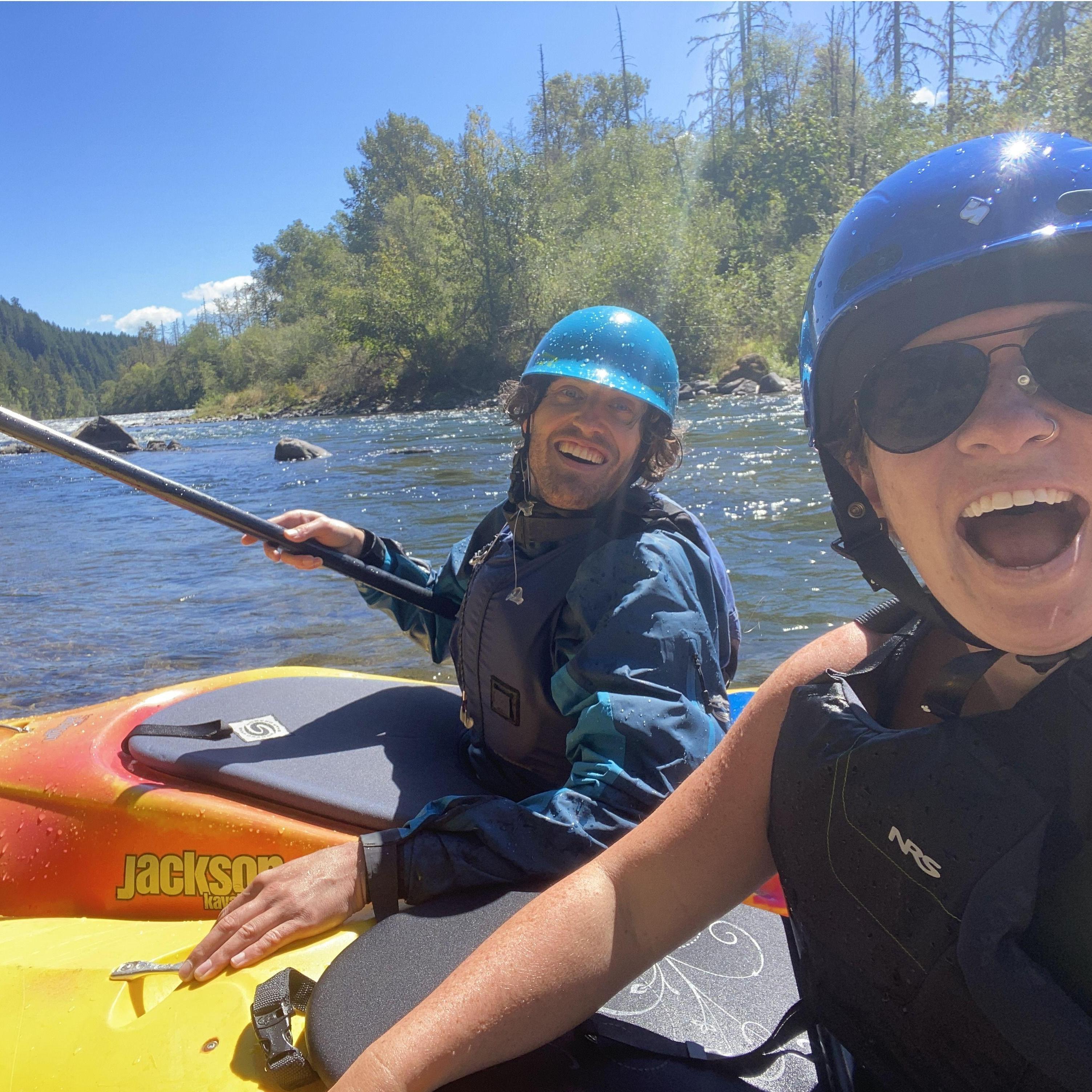 Summer 2020: Oregon, Jake teaches Emelie how to kayak