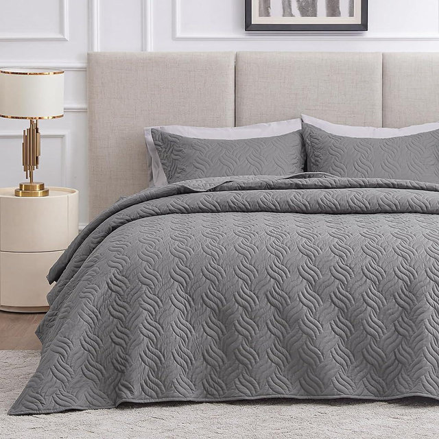 Love's cabin King Size Quilt Bedding Set Grey Bedspreads - Bed Summer Quilt Lightweight Microfiber Bedspread- Wave Pattern Bedding Coverlet for All Season - 3 Piece (1 Quilt, 2 Pillow Shams)