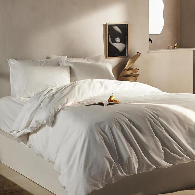 Brooklinen Organic Cotton Core 4 Piece Sheet Set - 100% GOTS-Certified Organic Cotton, Queen Size in White - 1 Fitted Sheet, 1 Flat Sheet, 2 Pillowcases | Best Organic Cotton Sheets