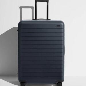 Large Suitcase in Navy Blue | Away