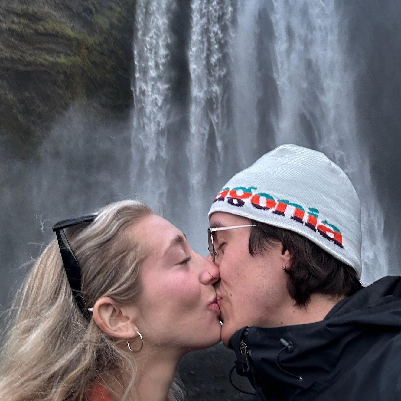 Skógafoss smooch!