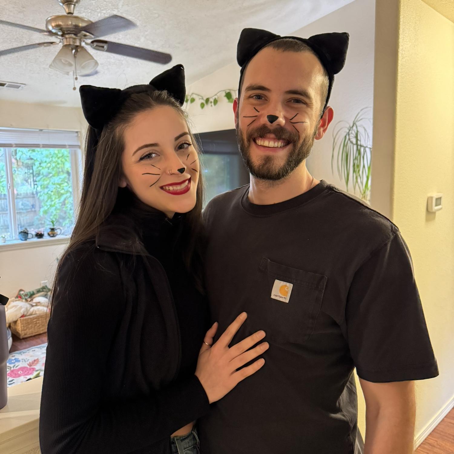 Tayah convinced Myles to dress up for Halloween ‘25 🐱