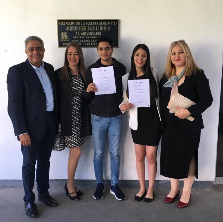🏅 Reconocimiento como los mejores promedios en la carrera de IGE: Dos diplomas, mucho esfuerzo y un equipo que siempre se impulsa a más.