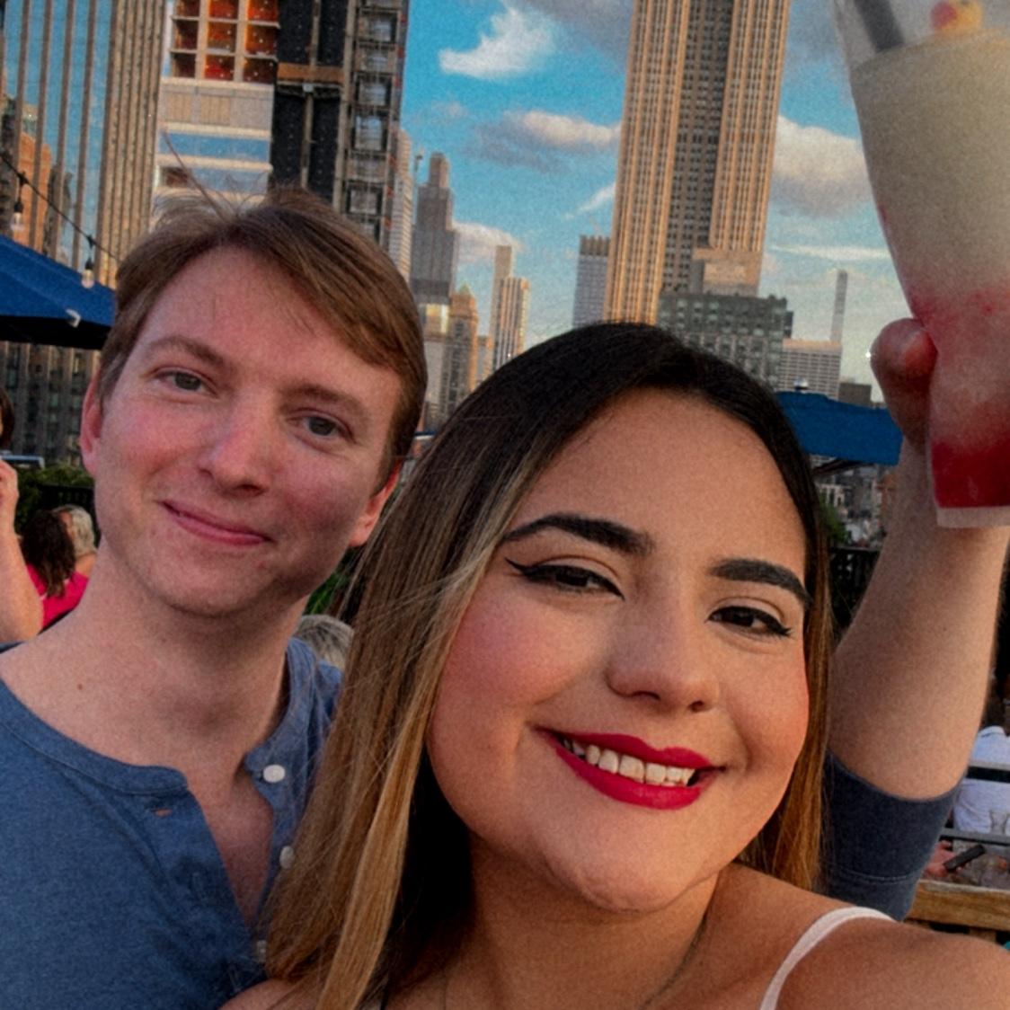 Todos los que conocen a Andrey saben cómo terminó su cumple…perdido en Manhattan. Y sí, ¡tuve que salir a buscarlo! 😂🗽
He ended his birthday lost in NYC. I ended mine chasing him through the streets