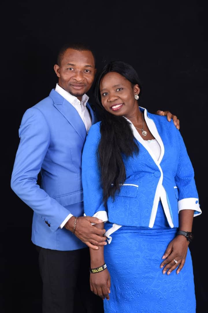 The Wedding Website of Itoho-owo Robinson and Nelson Nelson Sr.