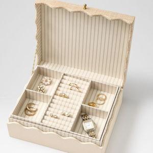 Scalloped Raffia Jewelry Box