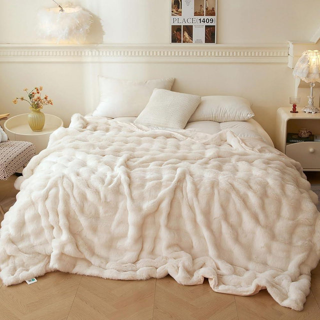 LIFEREVO Fluffy Faux Rabbit Fur King Size Bed Blanket, Soft Cozy and Plush Waffle Big Bubble Throw Blanket for All Season, Fuzzy Sleeping Throw Home Decor for Bedroom Living Room, 104x90, Beige