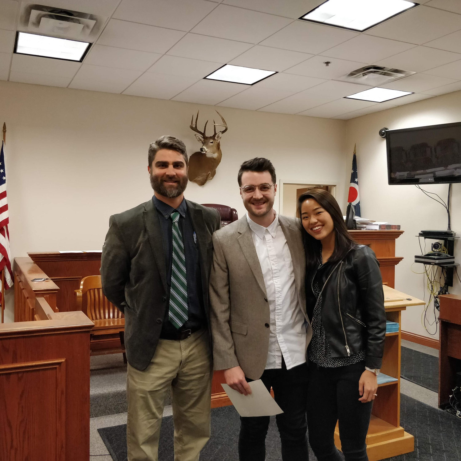 JUST MARRIED! Jan 7, 2019. Getting married at a court house was whole new experience. Cheered by junkies and the judge asking us for a photo with us was crazy. Waverly, OH

2019年1月7日、田舎の小さな裁判所で結婚しました。