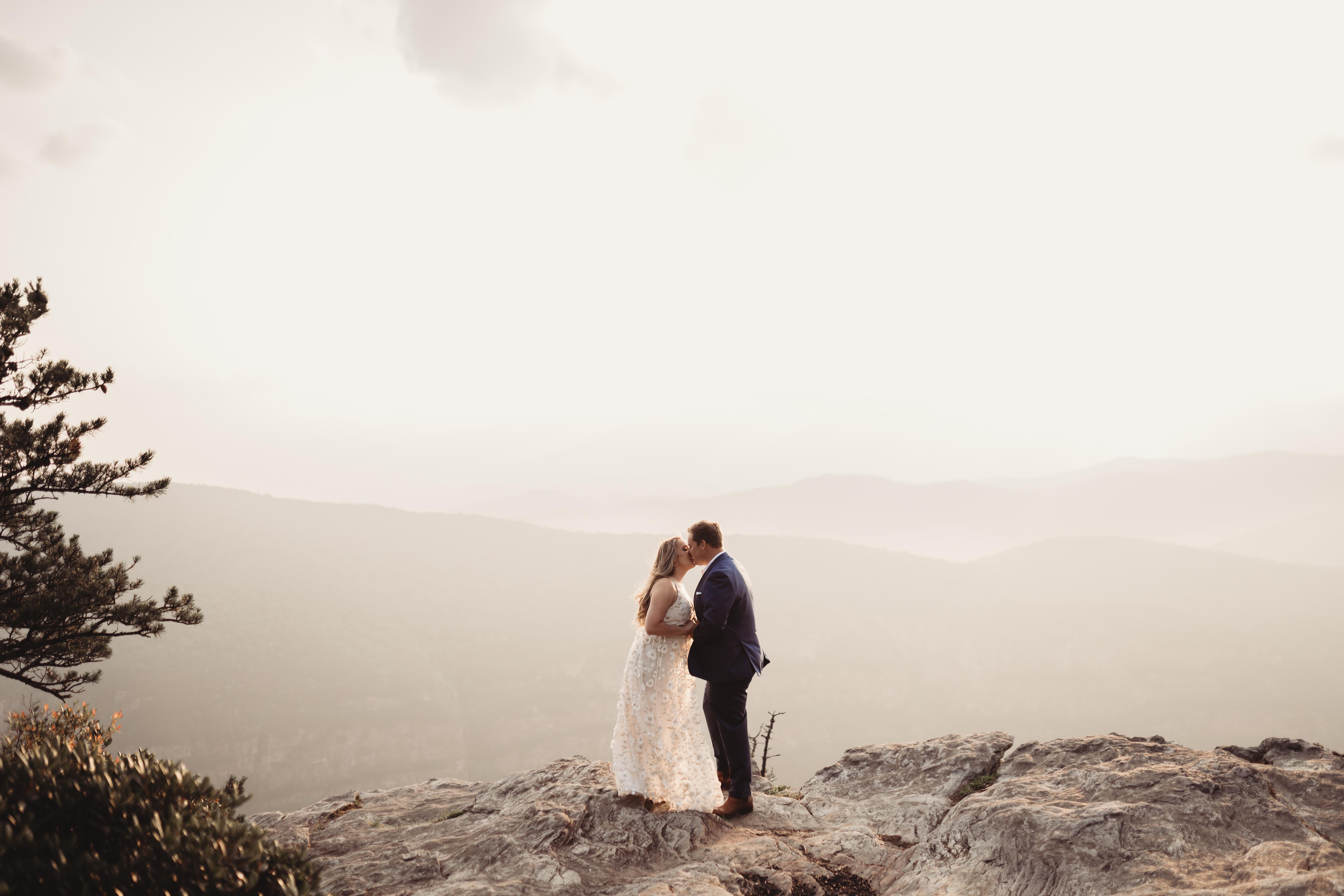 The Wedding Website of Lindsey White and Carson Searcy