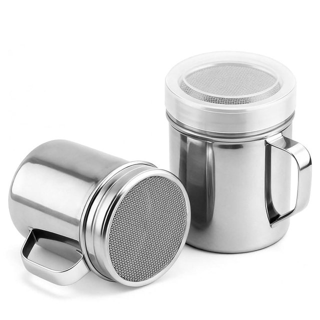 shuielai 2 Pcs 6oz Stainless Steel Powdered Sugar Shaker With Handle， Mesh Shaker Powder Cans with Plastic Lid， Fine Mesh Duster for Baking, Cooking, Desserts (Cinnamon, Cocoa, Flour)