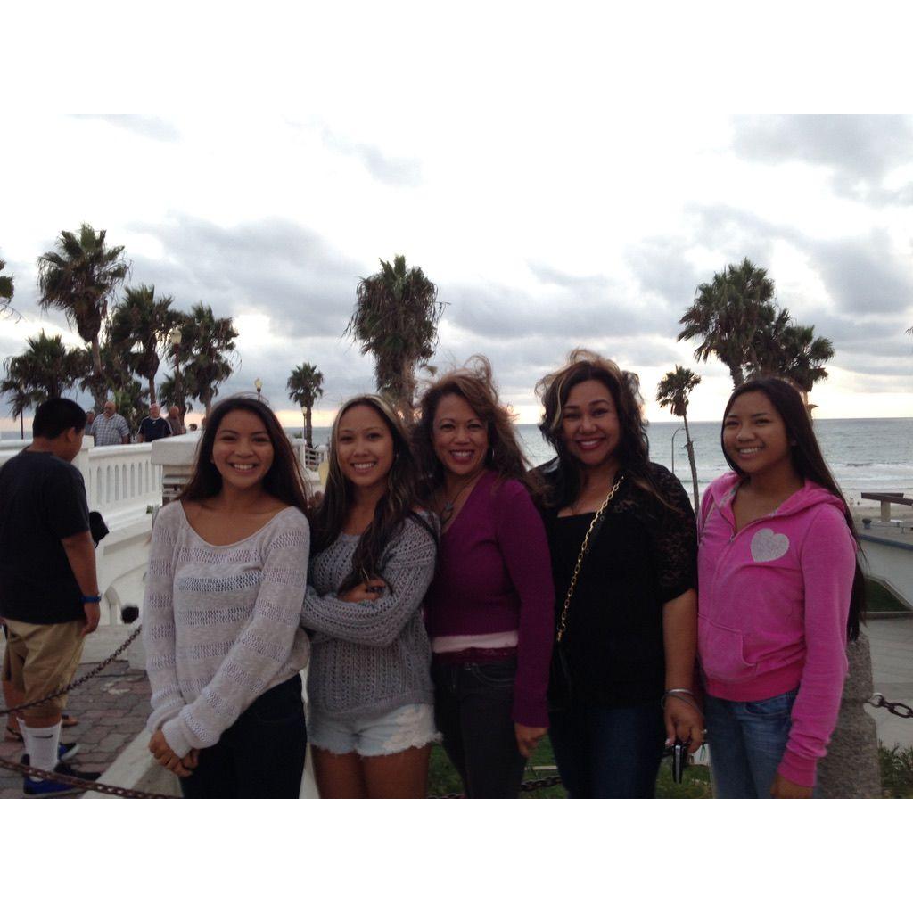 Jaz, her sisters, mom, and Auntie Marcy