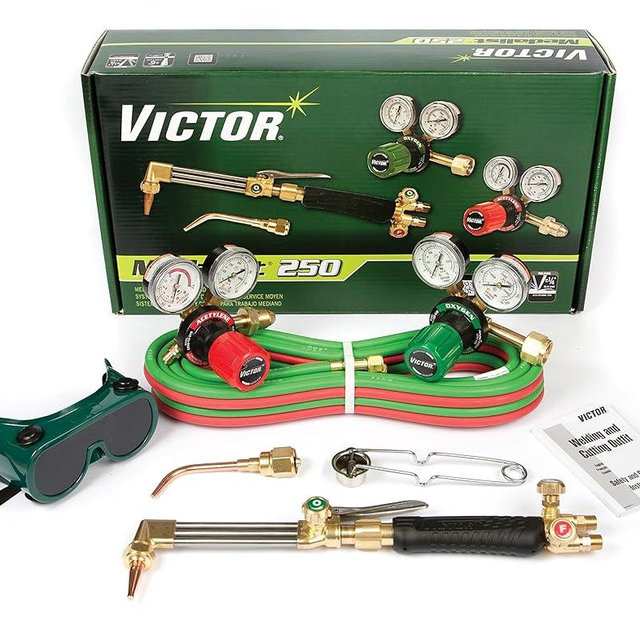Victor Technologies 0384-2540 Medalist 250 System Medium Duty Cutting System, Acetylene Gas Service, G250-15-510 Fuel Gas Regulator