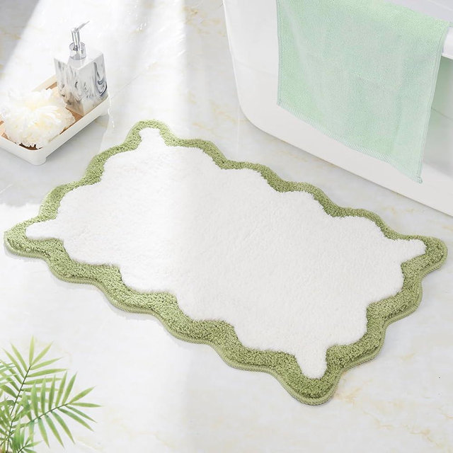 DyeFury Luxury Cute Bathroom Rugs, White Bath Mat W/Green Scalloped Edge, Microfiber Aesthetic Trendy Funky Fun Preppy Rug, Extra Soft Bathroom Mat Non-Slip for Tub, Shower, and Bath Room 30'' x 20''