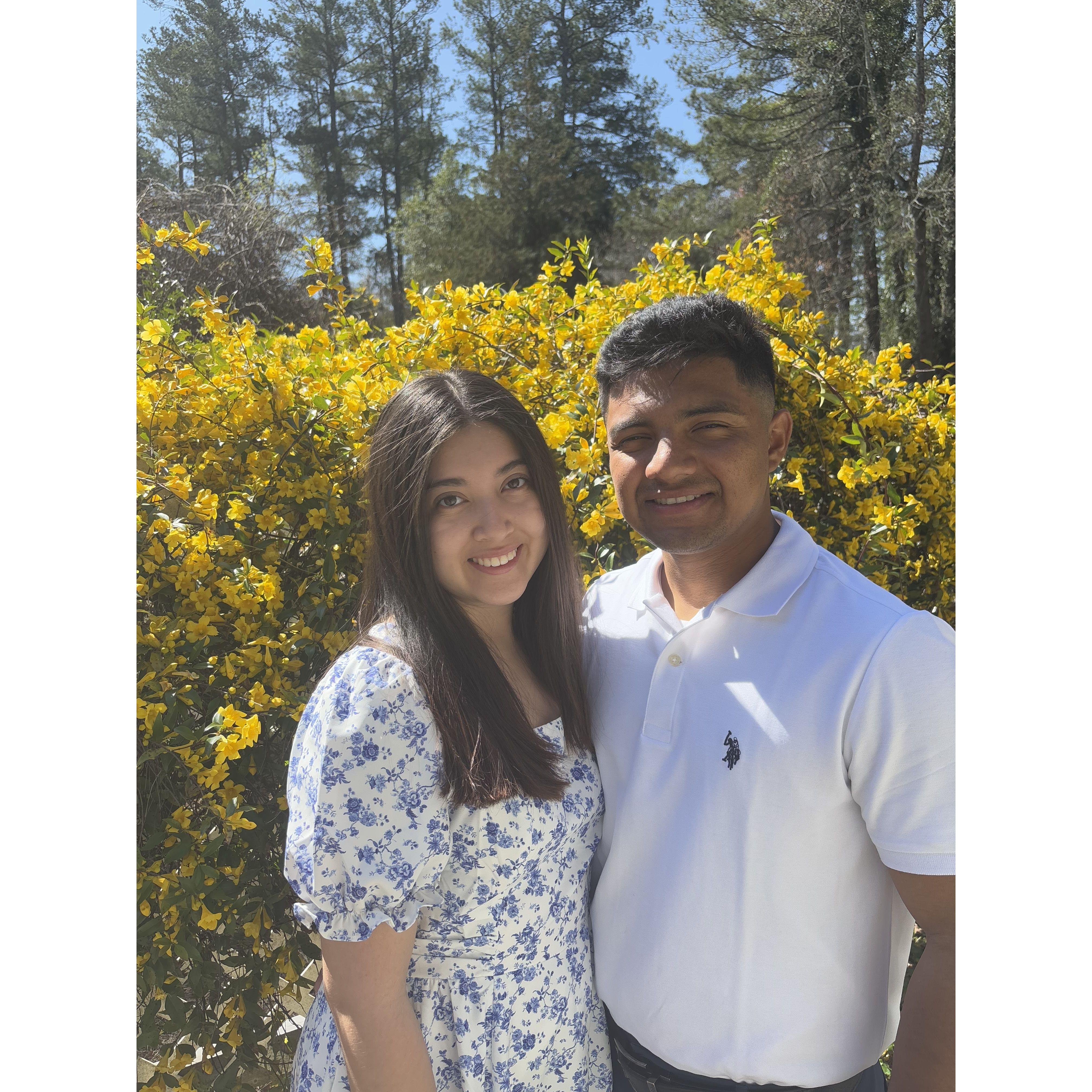 "El que no ama, no ha conocido a Dios, porque Dios es amor."
1 Juan 4:8: