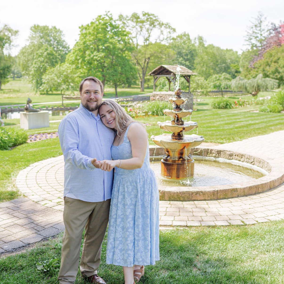 Engagement Photoshoot
Malcolm Gross Rose Garden - Allentown, PA
VANESSA GUEVARA PHOTOGRAPHY