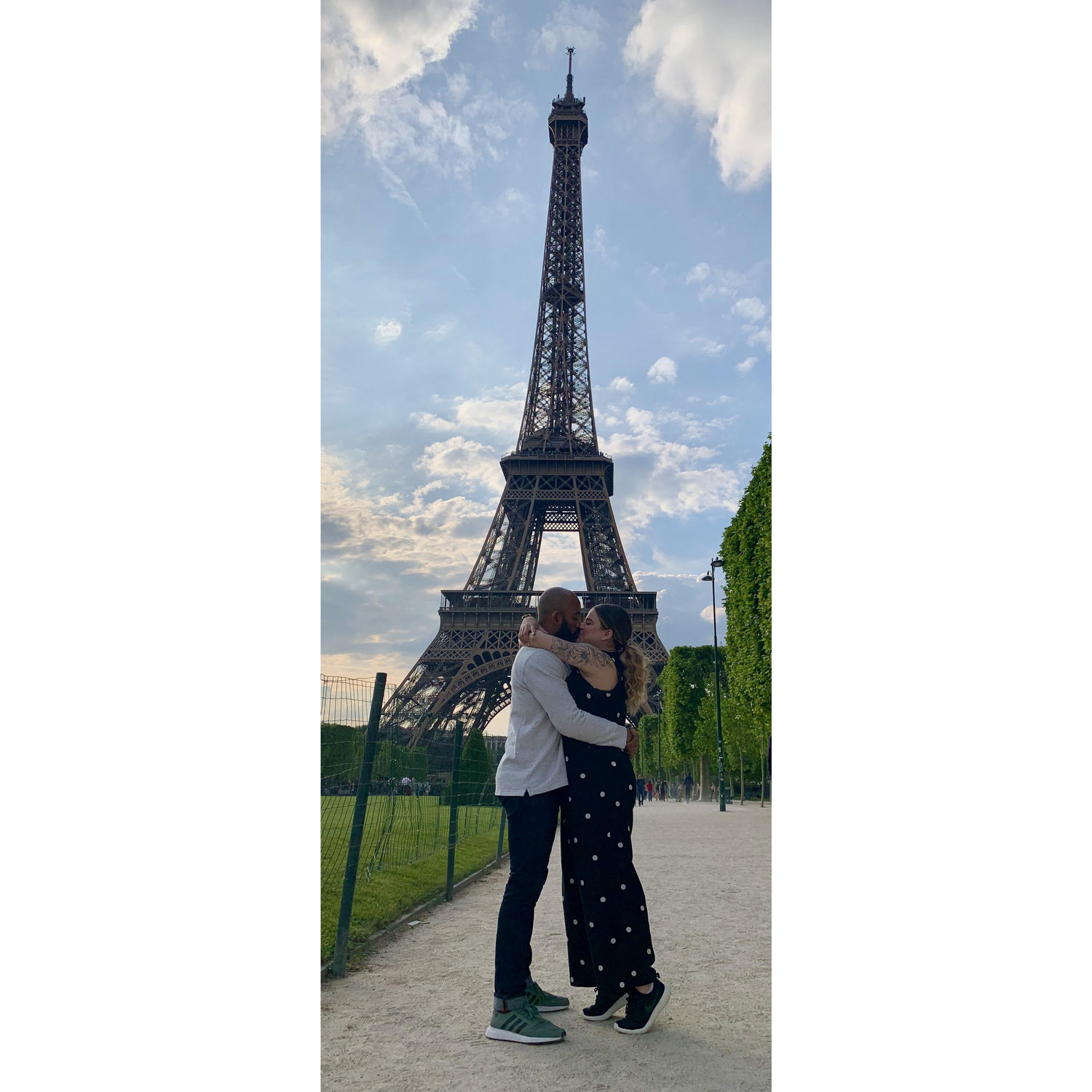 Paris smooch!