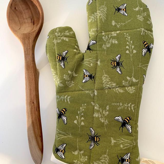 Thick Oven Mitt, Green Oven mitt with Honey Bees, Oven Glove, Pretty Potholder