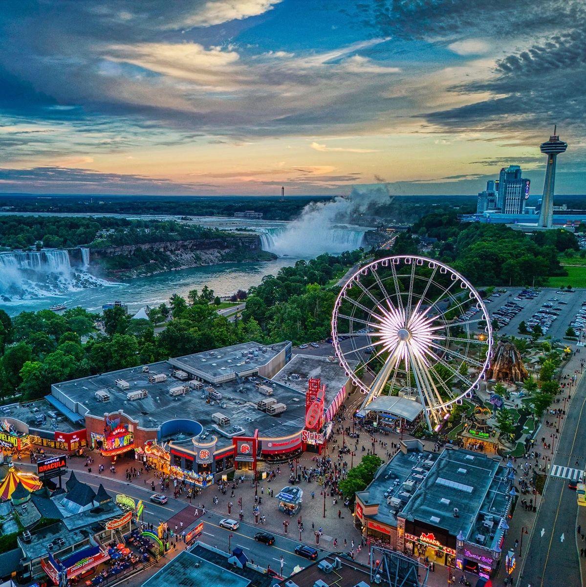 Clifton Hill : 4960 Clifton Hill, Niagara Falls, ON