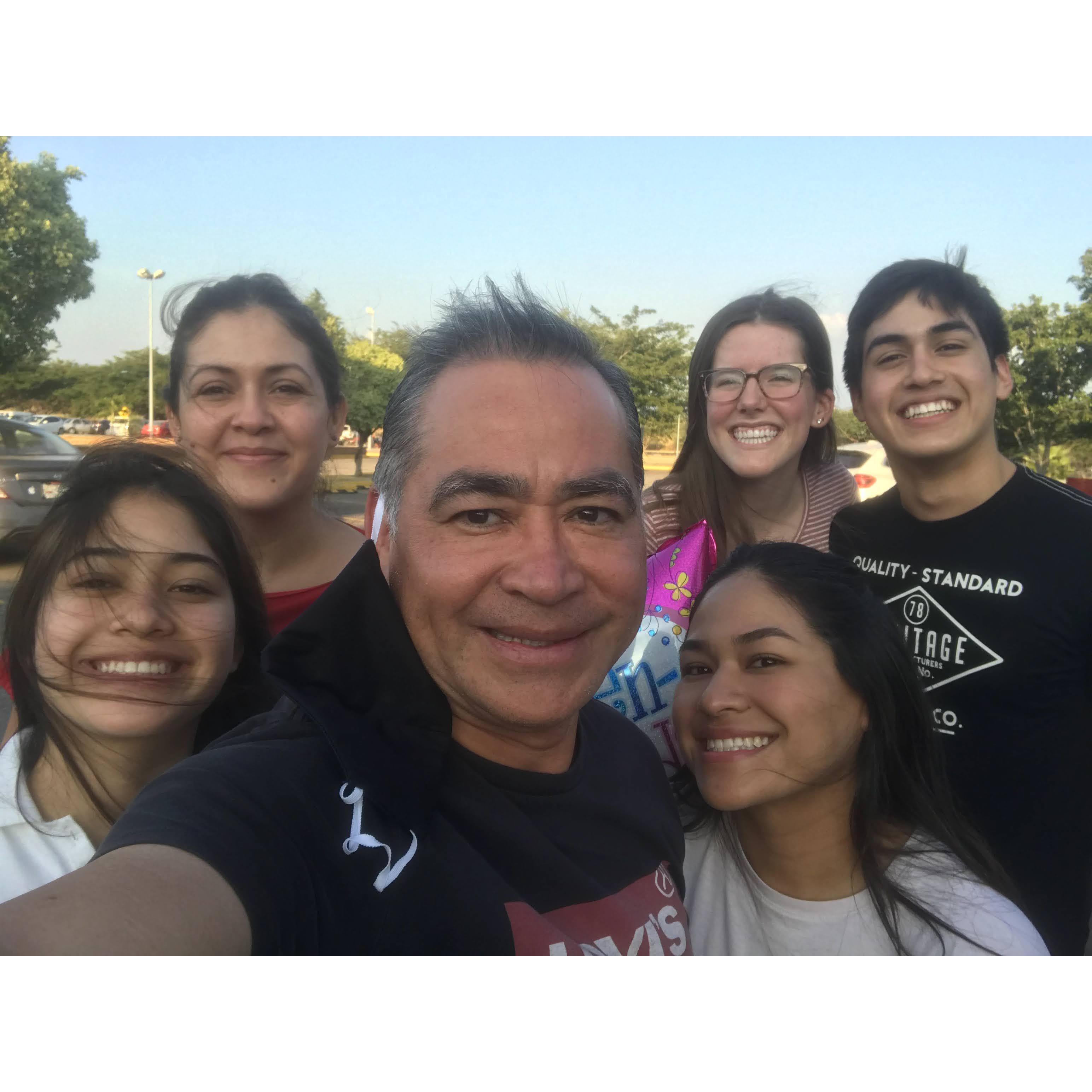 Trip to Mexico to meet the Ríos family.
Viaje a México para conocer a la familia Ríos.
December 2020