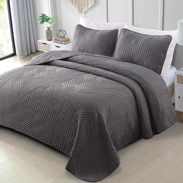Exclusivo Mezcla Ultrasonic King Quilt Bedding Set, Lightweight Grey Bedspreads Soft Modern Geometric Coverlet Set for All Seasons (1 Quilt and 2 Pillow Shams)