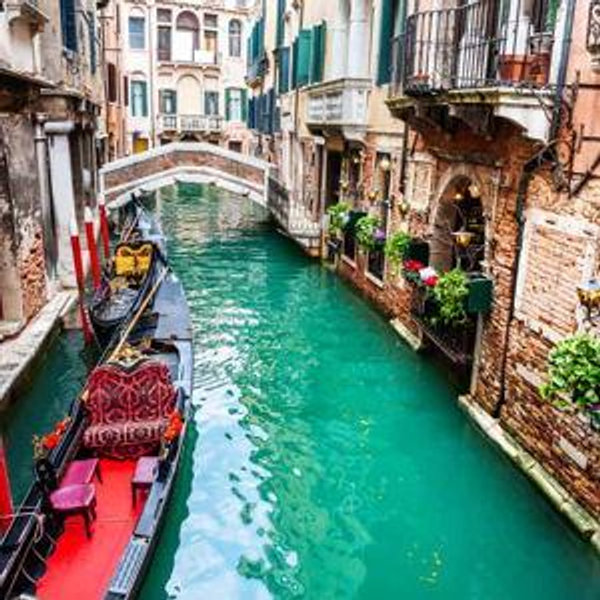 Venice Gondola Ride (Honeymoon)