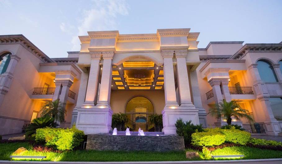 The Wedding Website of Mallelyn Flores and Andres Martinez