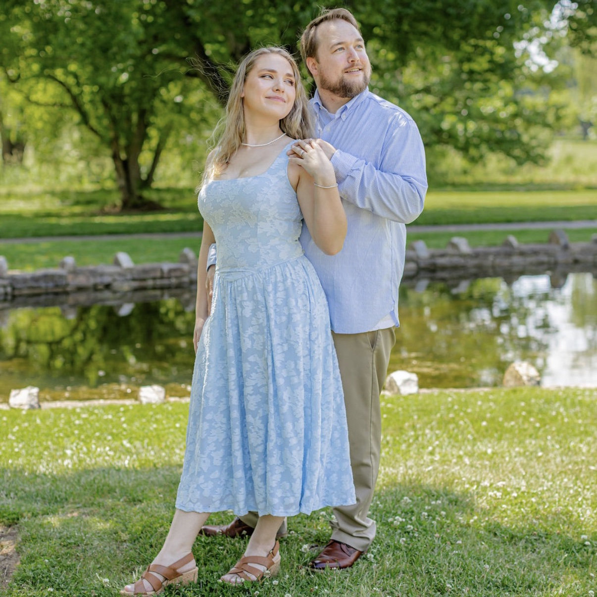 Engagement Photoshoot
Malcolm Gross Rose Garden - Allentown, PA
VANESSA GUEVARA PHOTOGRAPHY