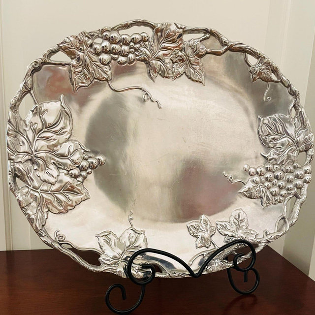 Arthur Court 17" Classic Oval Serving Platter Grape (Aluminum Hollowware)