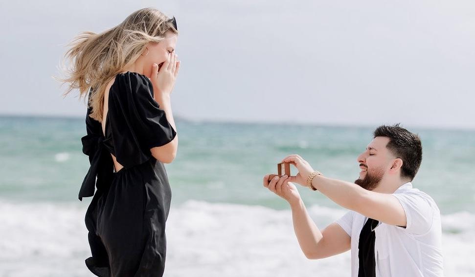 The Wedding Website of Lyndsey Lisowski and Juan Gutierrez