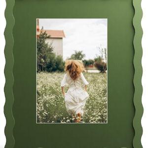 8x10 Picture Frame with Mat for 5x7, Wavy Edge Wooden Real Glass Photo Frame for Tabletop and Wall Hanging, Green, 1 Pack