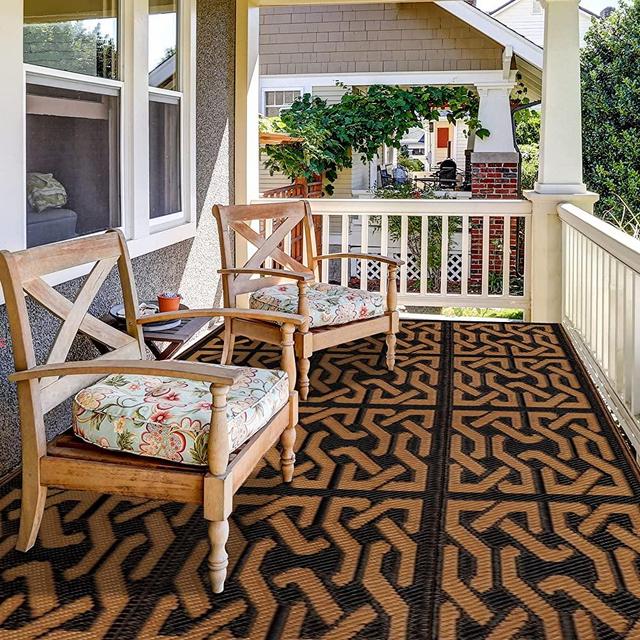 SAND MINE Reversible Mats, Plastic Straw Rug, Modern Area Rug, Large Floor Mat and Rug for Outdoors, RV, Patio, Backyard, Deck, Picnic, Beach, Trailer, Camping (4' x 6', Black & Brown)