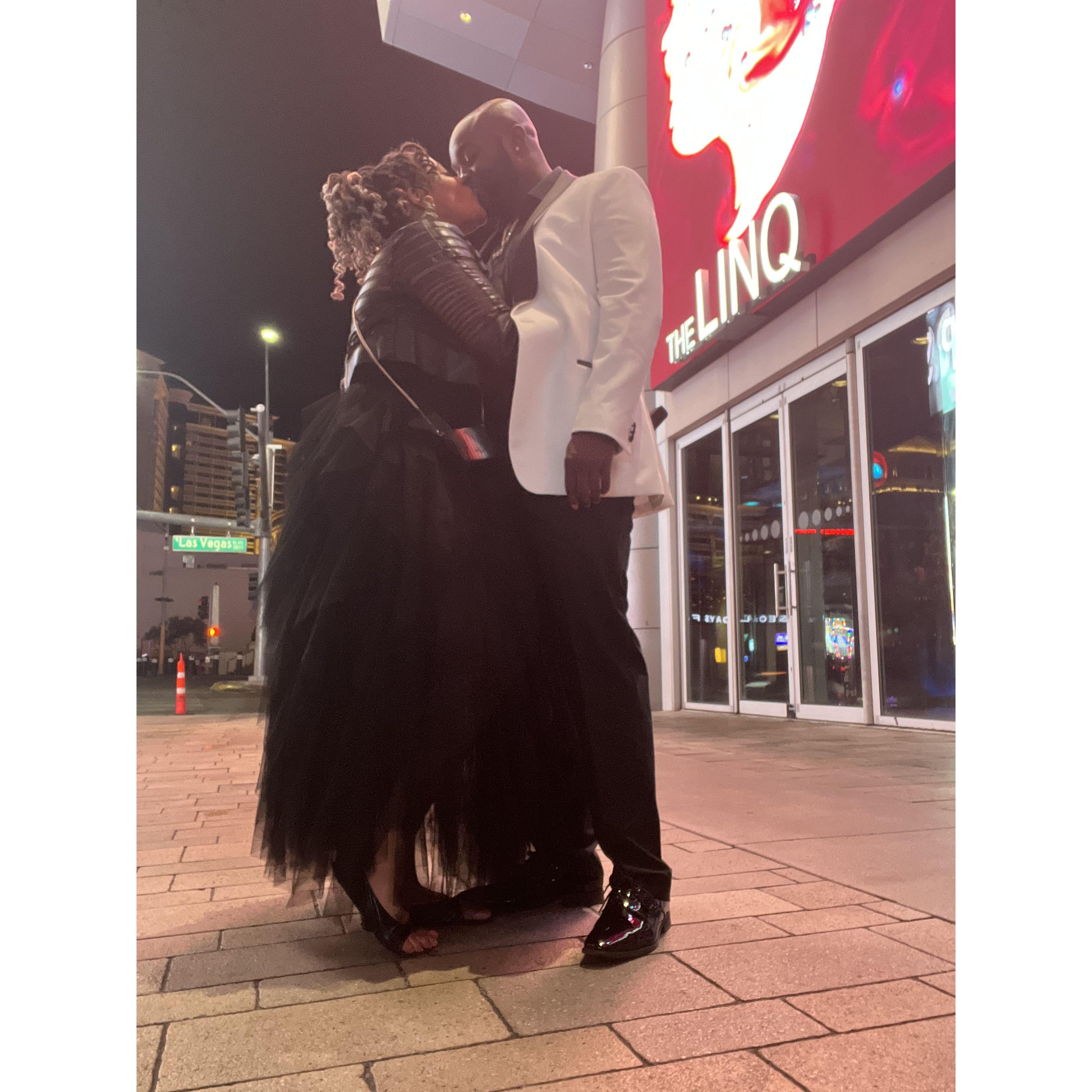 Las Vegas Kisses