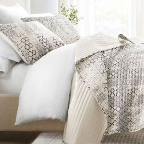 Luxury Lightweight Reversible Quilted Coverlet Set - Becky Cameron (Matching Shams Included), Distressed Aztec / Light Grey, King/California King