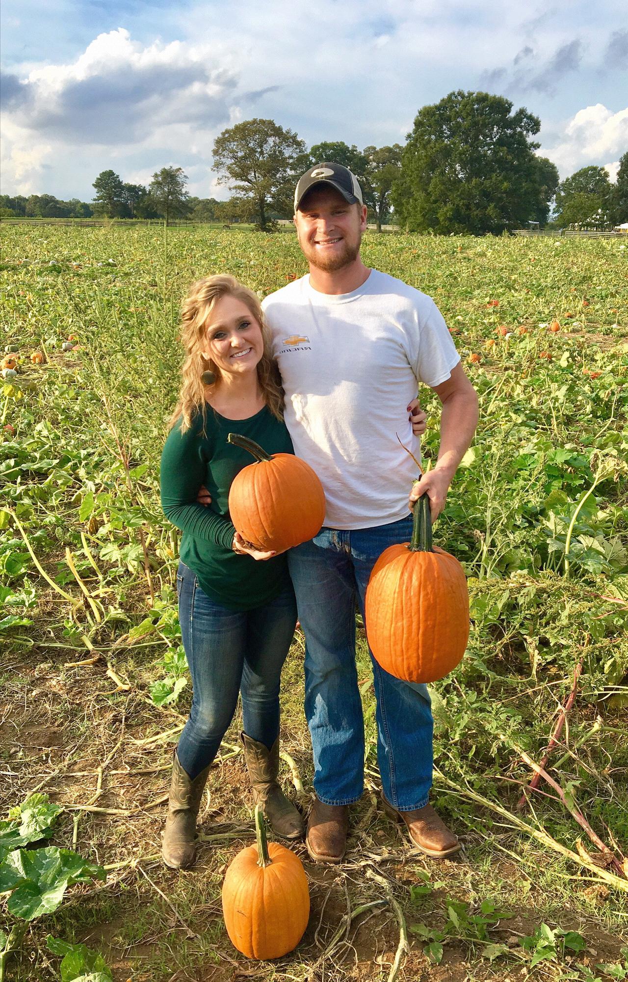 Nothing welcomes the fall more than a trip to Lloyd Family Farm's pumpkin patch!
Rockville, VA 2016