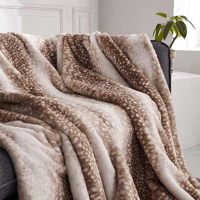 Double Sided Faux Fur Throw Blanket Silky Soft Oversized Afghan Machine Washable, Grey Striped Mink Chinchilla Shadow Fox (Fawn, X-Long)