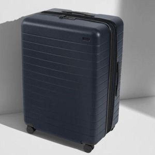 AWAY Luggage - The Medium Flex