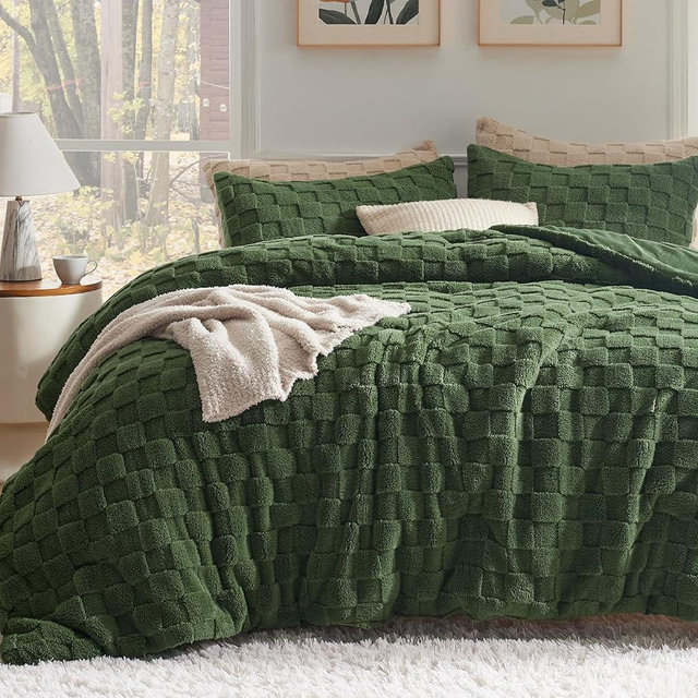 Bedsure Queen Fluffy Comforter Set, Olive Green Plush Fleece Bed Set, Checkered Farmhouse Boho Soft Warm Bedding for Winter, 3 Pieces, 1 Comforter (90"x90") and 2 Pillowcases (20"x26")
