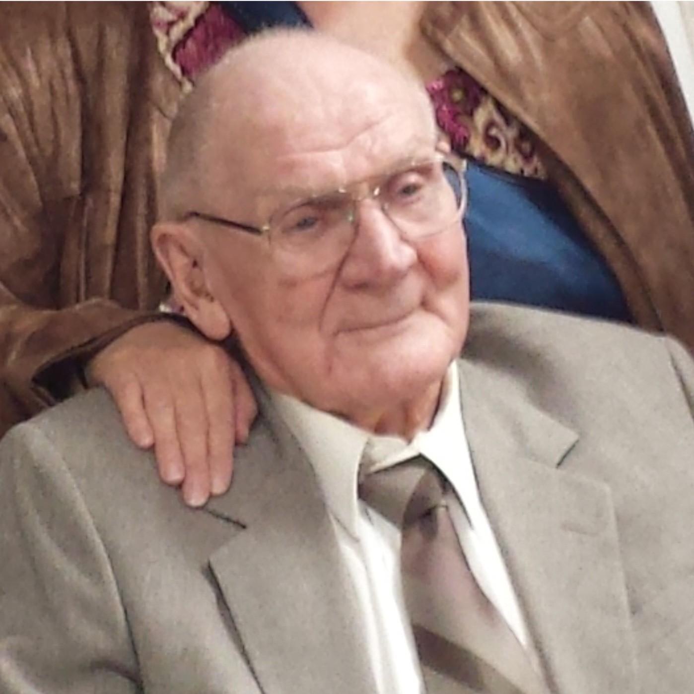 Glenn Righter (Bruce's Father)