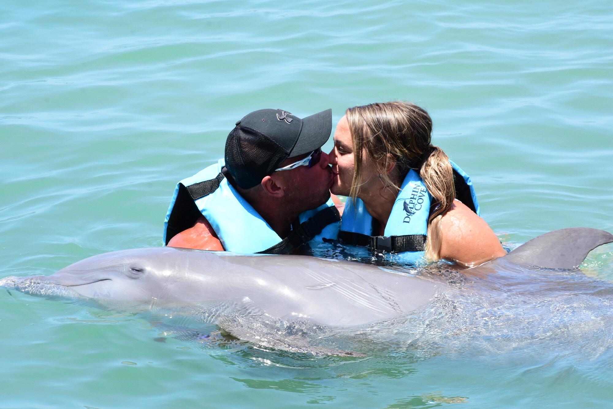 Of course my second favorite part of Jamaica was swimming with the dolphins!🐬