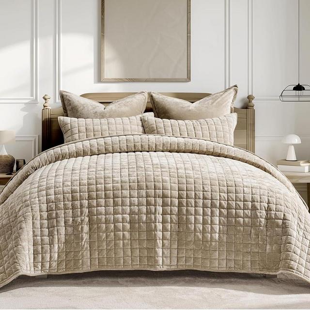 RECYCO Luxury Velvet Quilt King Size, Ultra Soft Velvet Bedding Sets, Lightweight Quilted Velvet Comforter Set, Channel Stitch Oversized Bedspread Coverlet with 2 Pillow Shams, Urban Taupe