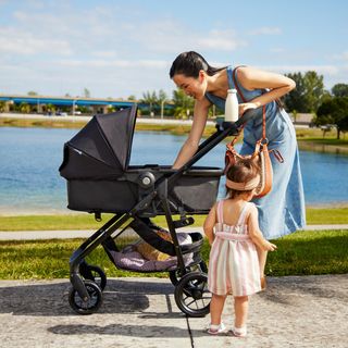 Grow & Go™ Flex 8-in-1 Modular Travel System