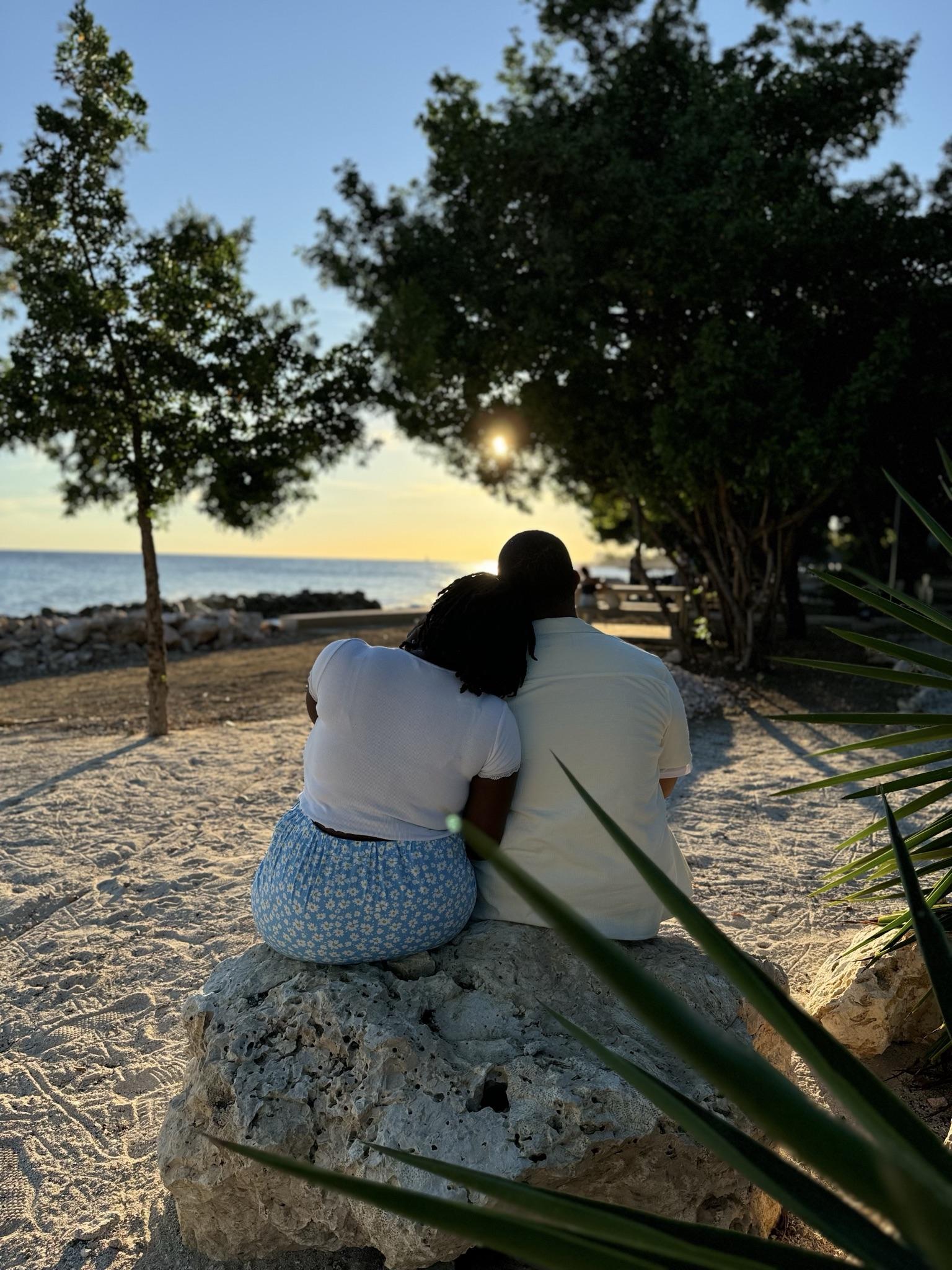 The Wedding Website of Damaggio Kastaneer and Fiona Bell