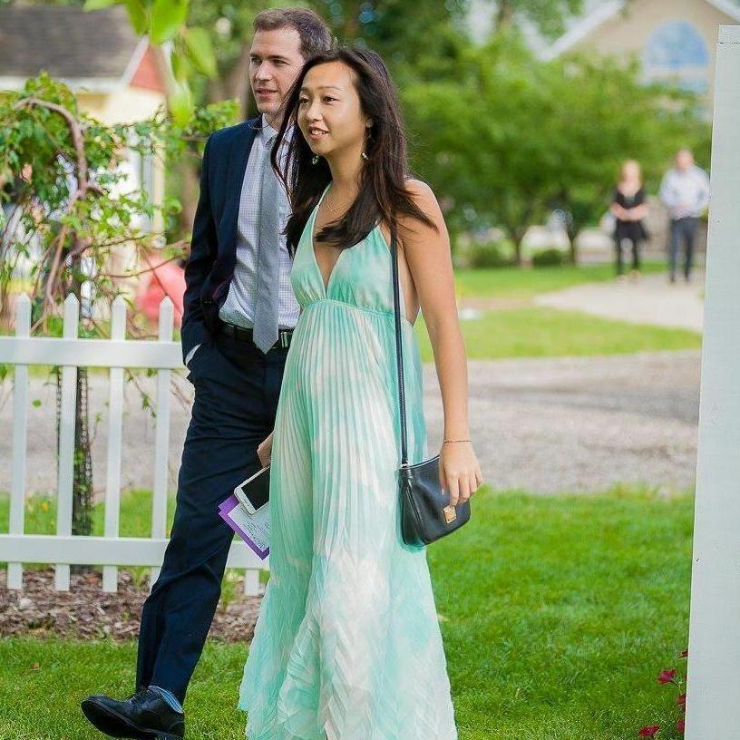 Find a partner who stays by your side when there's paparazzi