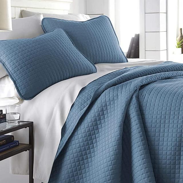 Vilano Springs, Premium Quality, Soft, Wrinkle, Fade, & Stain Resistant, Easy Case, Oversized Quilt Cover Set with 1 Quilt Set and 2 Shams, Full / Queen, Coronet Blue