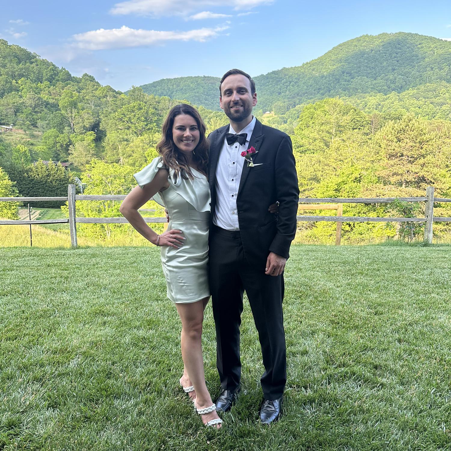 We love a wedding with a pretty backdrop