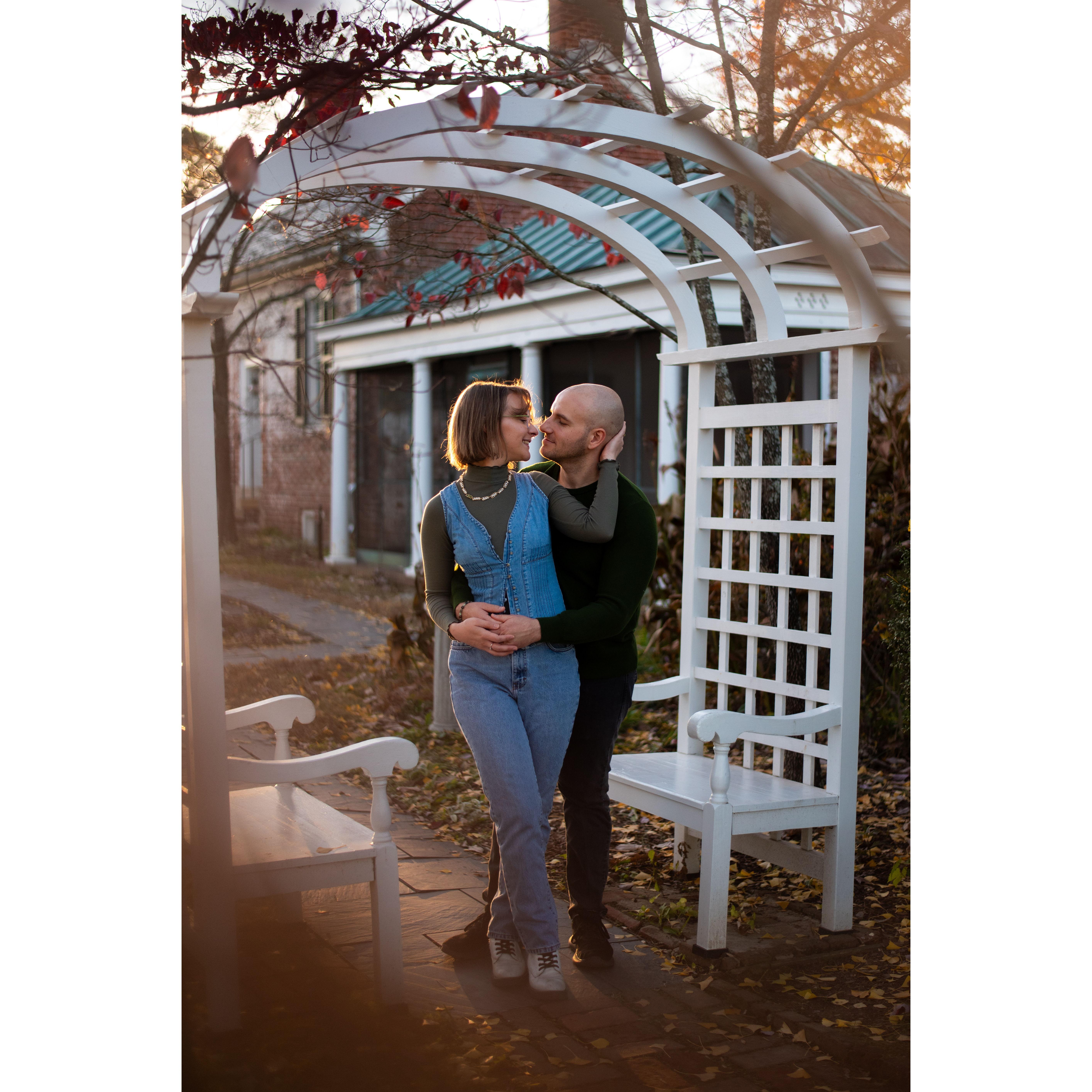 We went to Chatham Manor a spot in Fredericksburg that we frequent for picnics and dates to finish out of engagement photos.