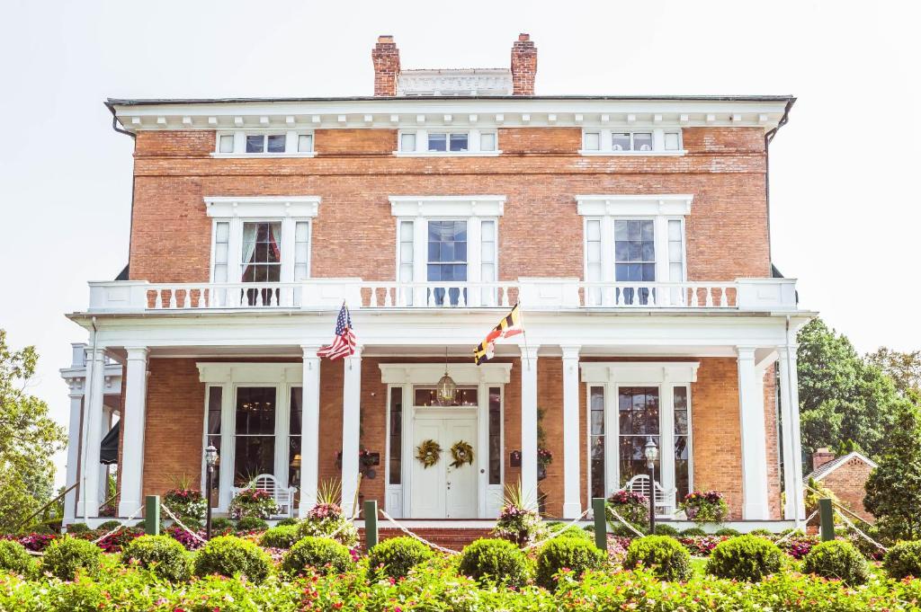 The Wedding Website of Kristin Garrett and Taylor Becker